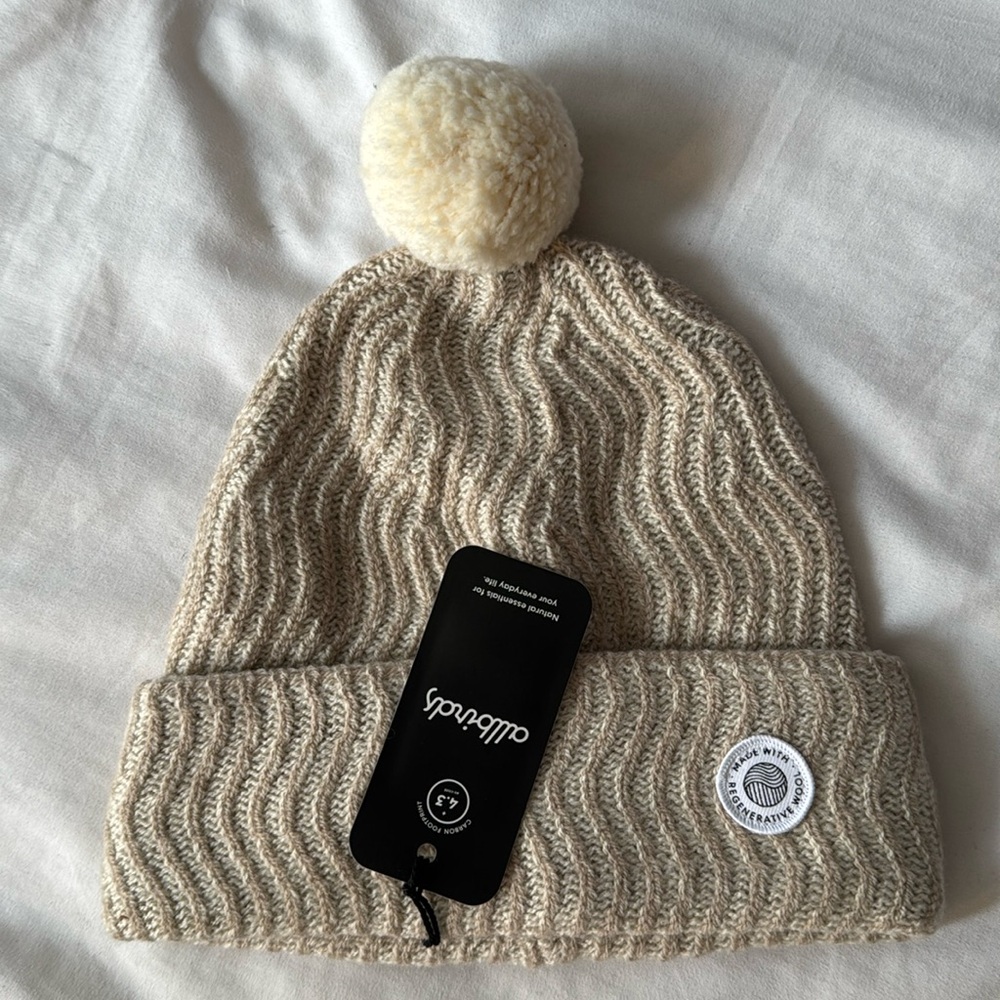 Allbirds brand new cute winter hat 💛🤍💛